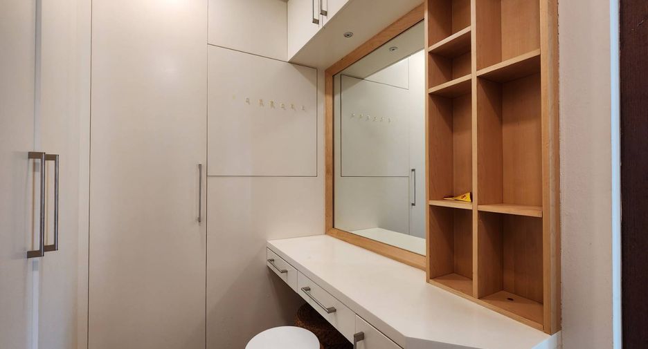 Condo en alquiler de 4 habitaciones en Khlong Toei, Bangkok