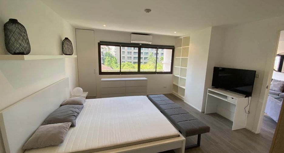 For rent 2 bedrooms condo in Khlong Toei, Bangkok