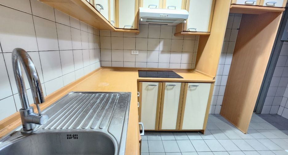 Аренда 2 спальни кондо в Патхум Щан, Бангкок