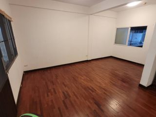 For rent 3 bedrooms townhouse in Khlong Toei, Bangkok