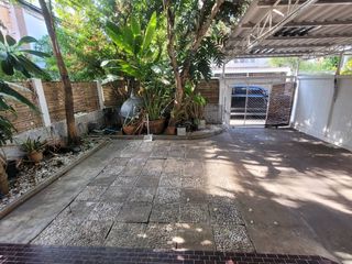 For rent 3 bedrooms townhouse in Khlong Toei, Bangkok