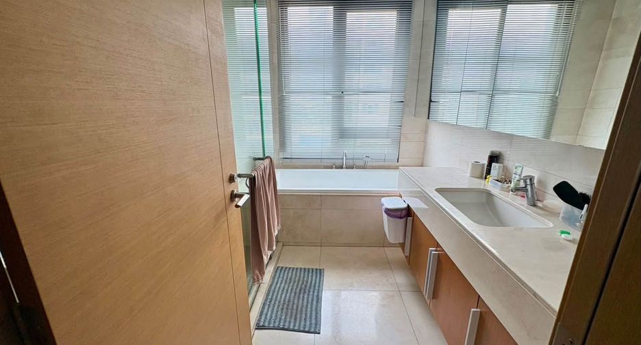 À louer 2 chambres condo à Pathum Wan, Bangkok