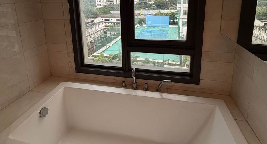À louer 2 chambres condo à Pathum Wan, Bangkok