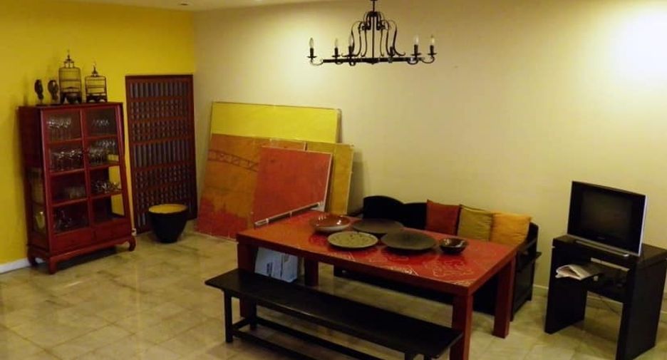 For rent 2 bedrooms townhouse in Watthana, Bangkok