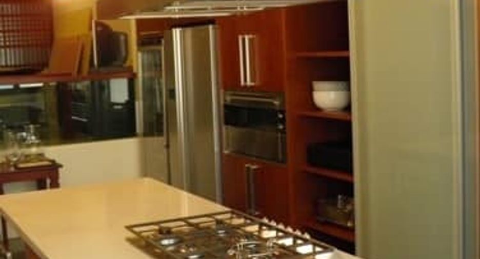 For rent 2 bedrooms townhouse in Watthana, Bangkok