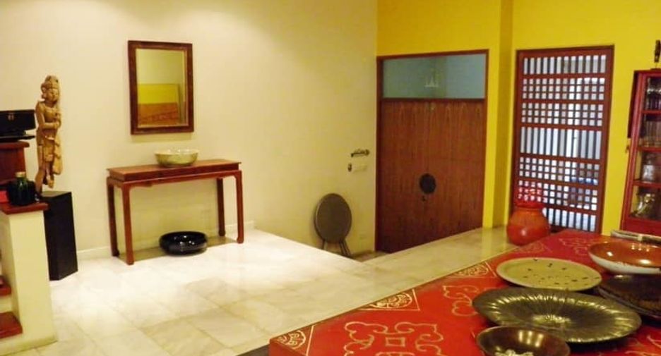 For rent 2 bedrooms townhouse in Watthana, Bangkok