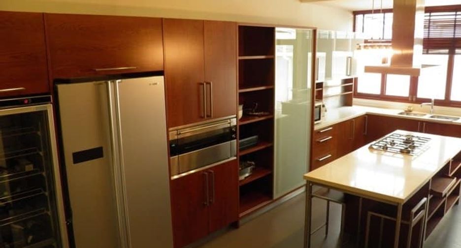For rent 2 bedrooms townhouse in Watthana, Bangkok