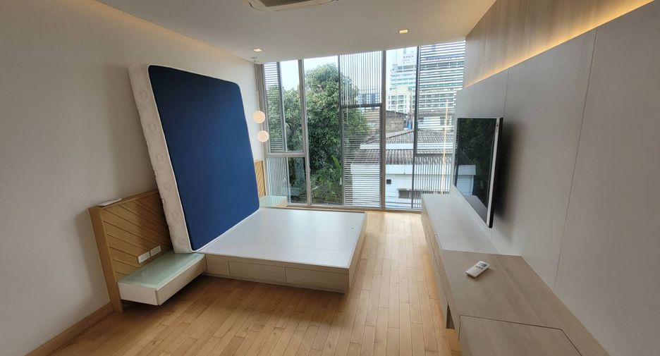 For rent 3 bedrooms house in Watthana, Bangkok