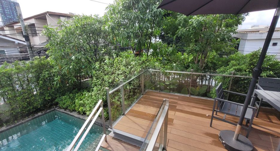 For rent 3 bedrooms house in Watthana, Bangkok
