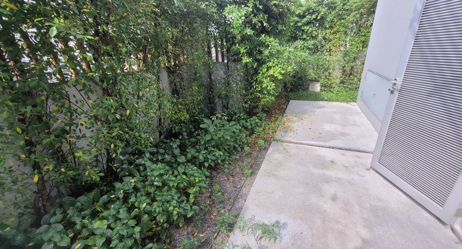 For rent 3 bedrooms house in Watthana, Bangkok