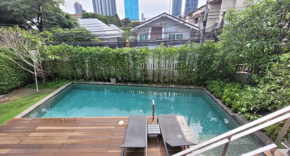 For rent 3 bedrooms house in Watthana, Bangkok