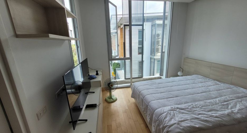 For rent 3 bedrooms house in Watthana, Bangkok