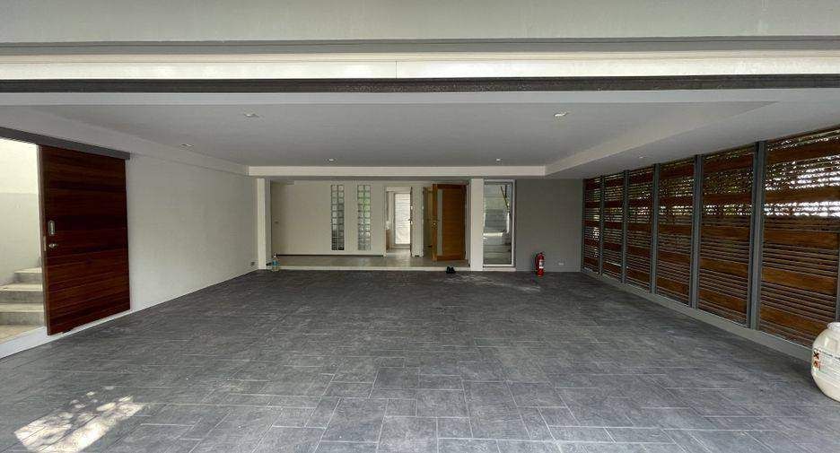 For rent 3 bedrooms house in Watthana, Bangkok