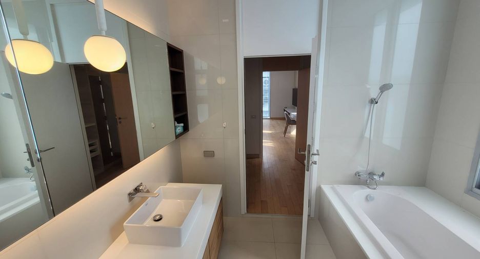 For rent 3 bedrooms house in Watthana, Bangkok