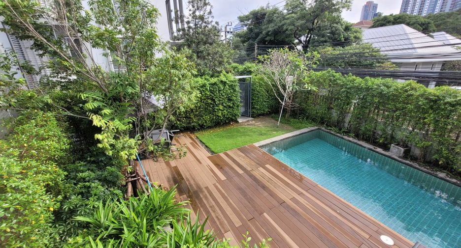 For rent 3 bedrooms house in Watthana, Bangkok