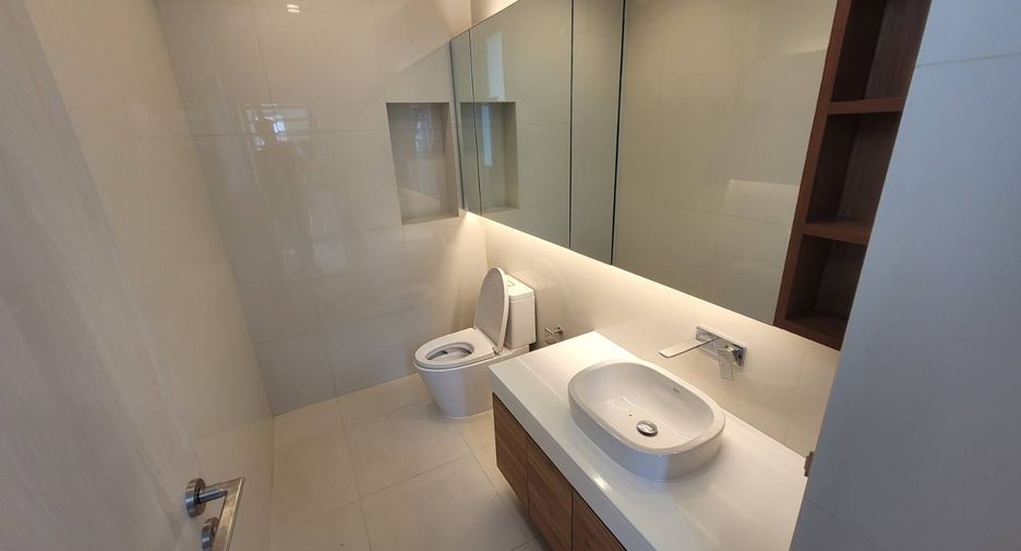 For rent 3 bedrooms house in Watthana, Bangkok