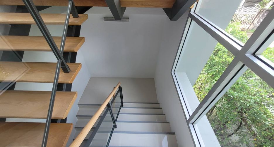 For rent 3 bedrooms house in Watthana, Bangkok