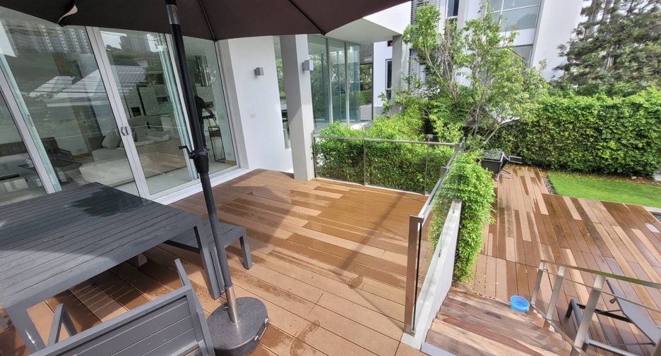 For rent 3 bedrooms house in Watthana, Bangkok