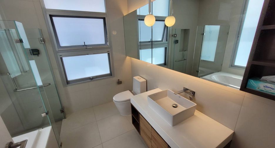 For rent 3 bedrooms house in Watthana, Bangkok
