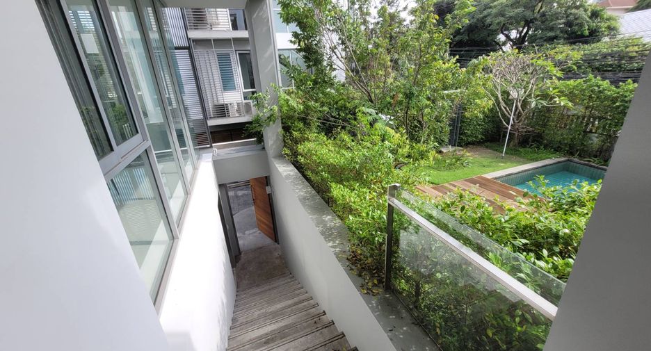 For rent 3 bedrooms house in Watthana, Bangkok