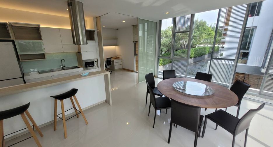 For rent 3 bedrooms house in Watthana, Bangkok