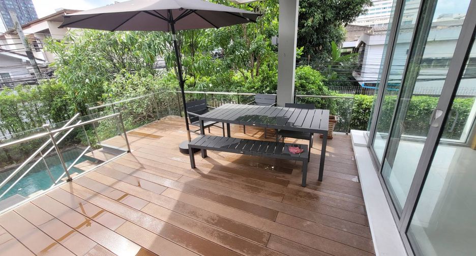 For rent 3 bedrooms house in Watthana, Bangkok