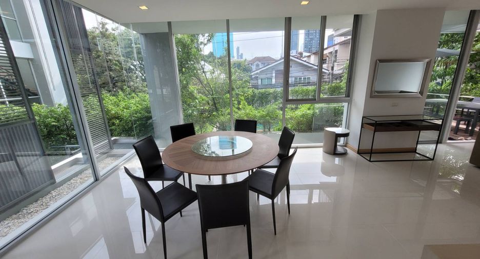 For rent 3 bedrooms house in Watthana, Bangkok