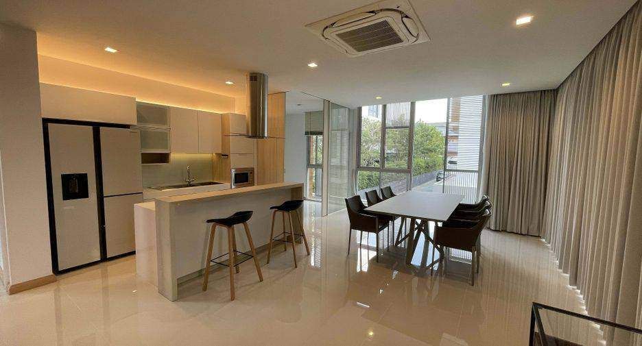 For rent 3 bedrooms house in Watthana, Bangkok