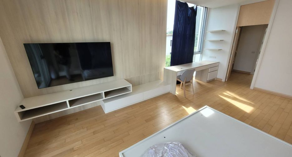 For rent 3 bedrooms house in Watthana, Bangkok