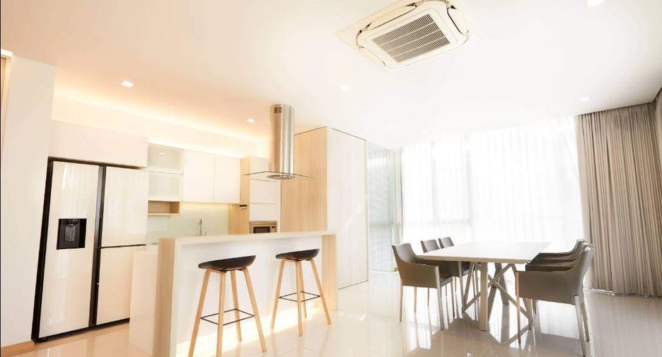 For rent 3 bedrooms house in Watthana, Bangkok