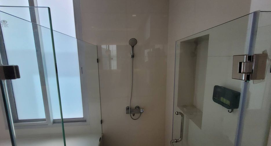 For rent 3 bedrooms house in Watthana, Bangkok
