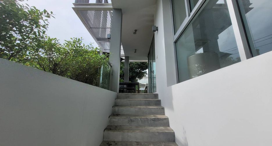 For rent 3 bedrooms house in Watthana, Bangkok