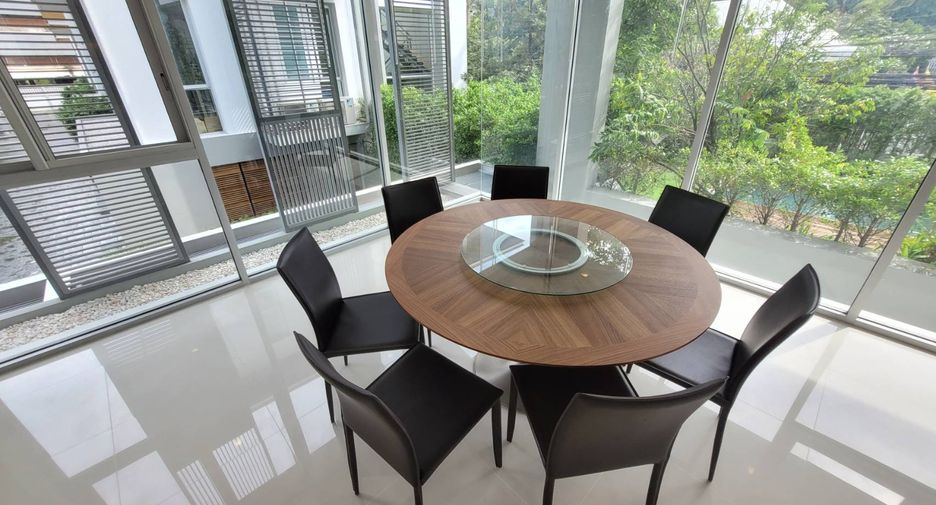 For rent 3 bedrooms house in Watthana, Bangkok