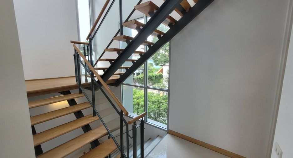 For rent 3 bedrooms house in Watthana, Bangkok