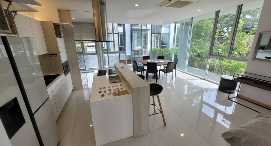 For rent 3 bedrooms house in Watthana, Bangkok