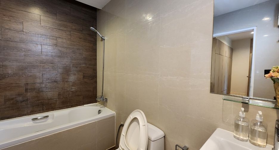 Condo en alquiler de 3 habitaciones en Watthana, Bangkok