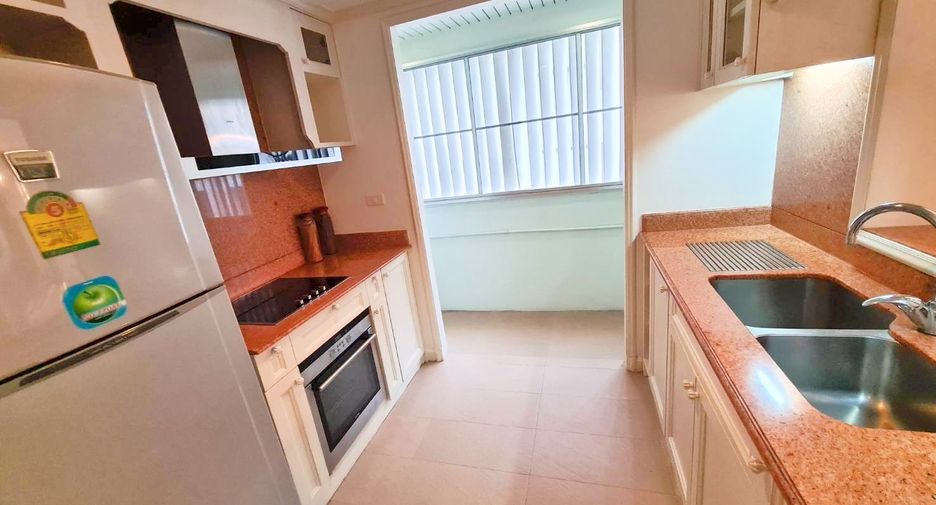 For rent 3 bedrooms condo in Sathon, Bangkok