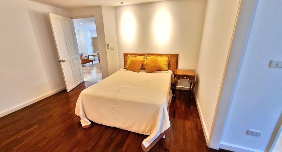 For rent 3 bedrooms condo in Sathon, Bangkok