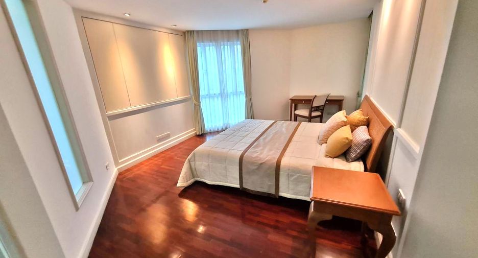 For rent 3 bedrooms condo in Sathon, Bangkok