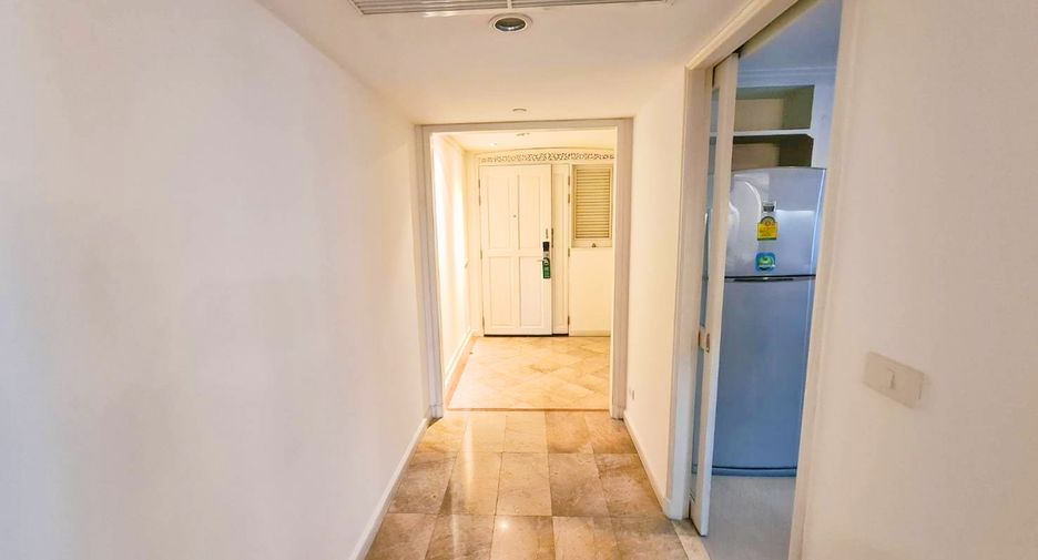 For rent 3 bedrooms condo in Sathon, Bangkok