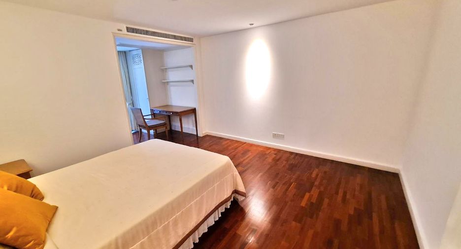 For rent 3 bedrooms condo in Sathon, Bangkok