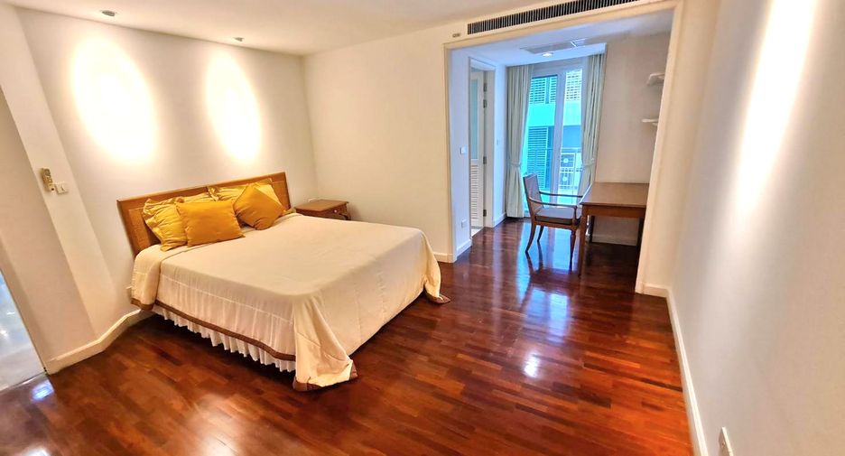 For rent 3 bedrooms condo in Sathon, Bangkok
