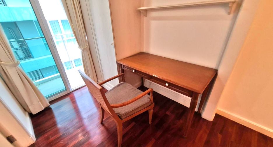 For rent 3 bedrooms condo in Sathon, Bangkok