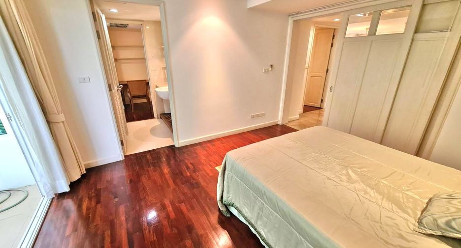 For rent 3 bedrooms condo in Sathon, Bangkok