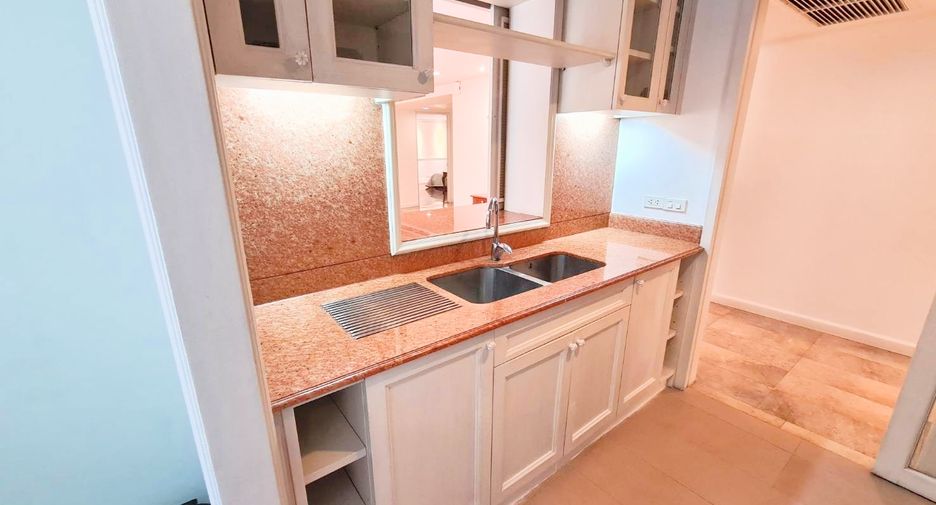 For rent 3 bedrooms condo in Sathon, Bangkok
