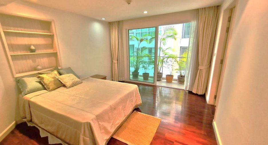 For rent 3 bedrooms condo in Sathon, Bangkok