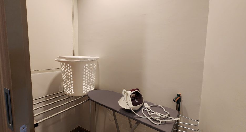 For rent 3 bedrooms condo in Sathon, Bangkok