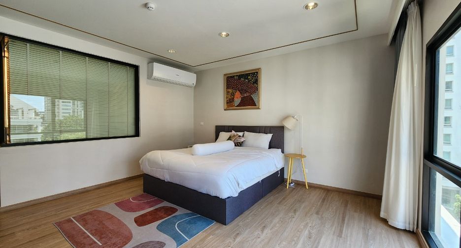 For rent 3 bedrooms condo in Sathon, Bangkok