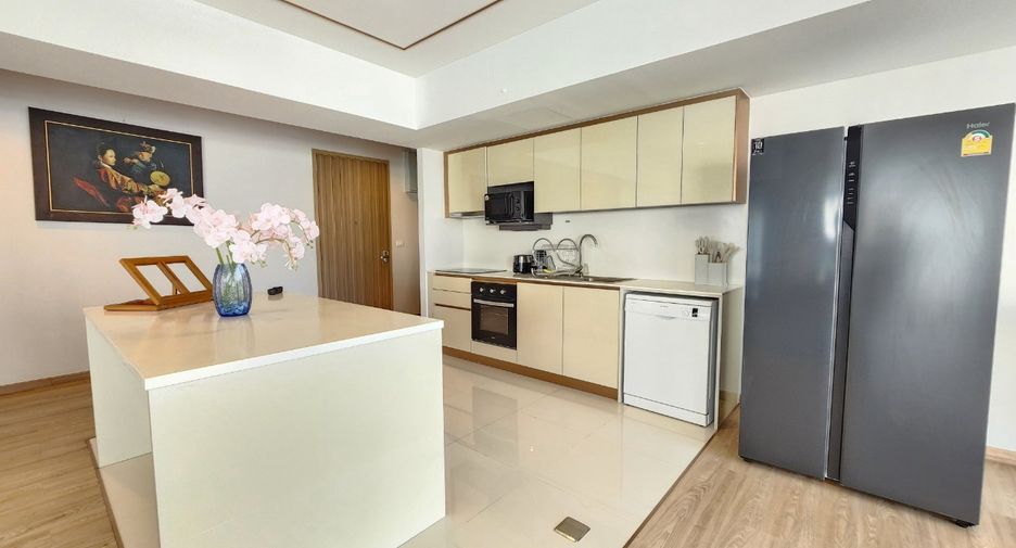 For rent 3 bedrooms condo in Sathon, Bangkok