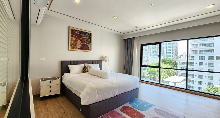 For rent 3 bedrooms condo in Sathon, Bangkok